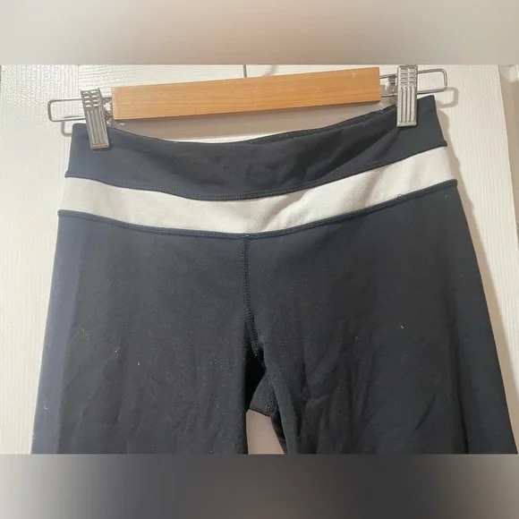 LULULEMON FLARE LEGGINGS - 4 tall - Picture 4 of 8